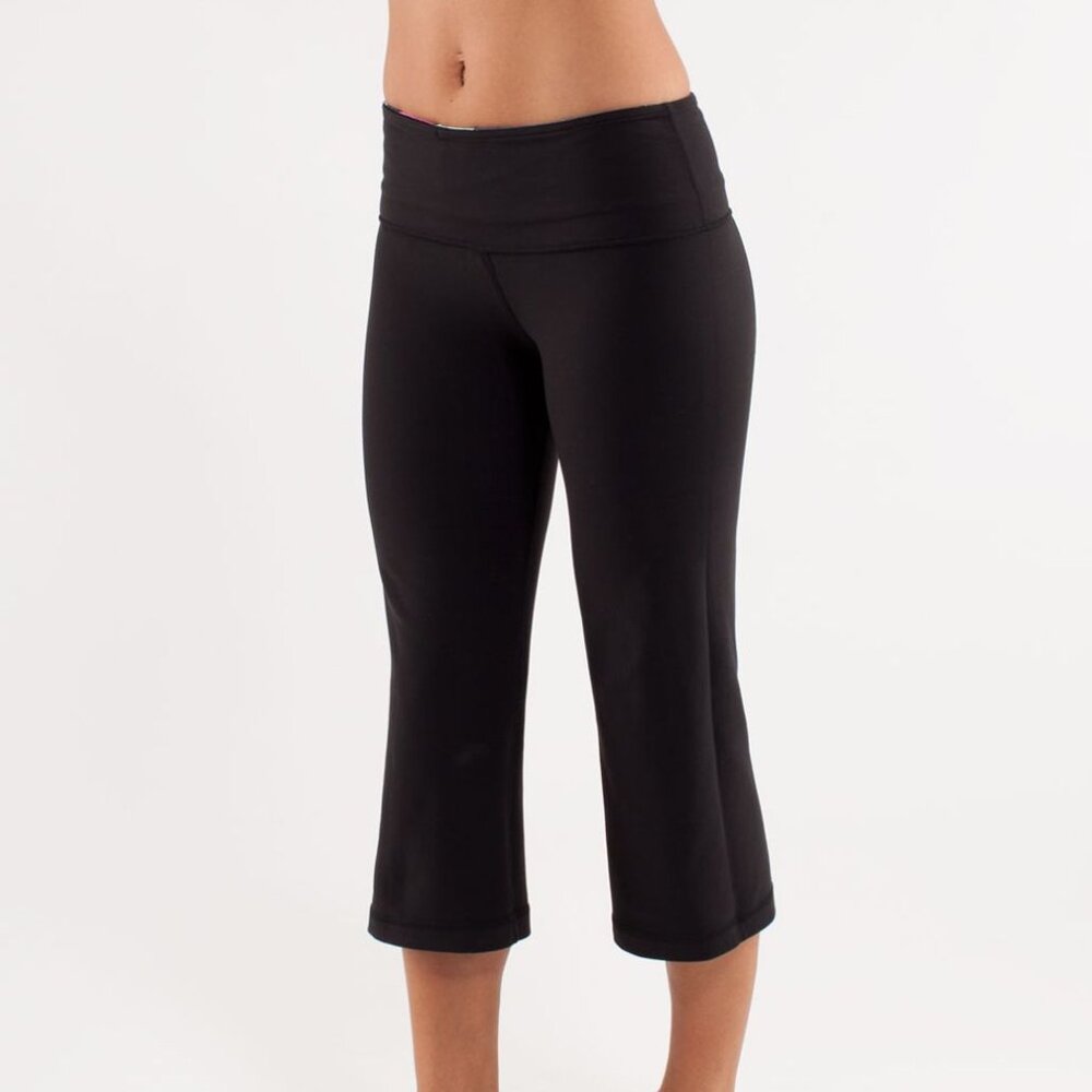 Lululemon Groove Crop Reversible Black/Quilting Pants Size 4